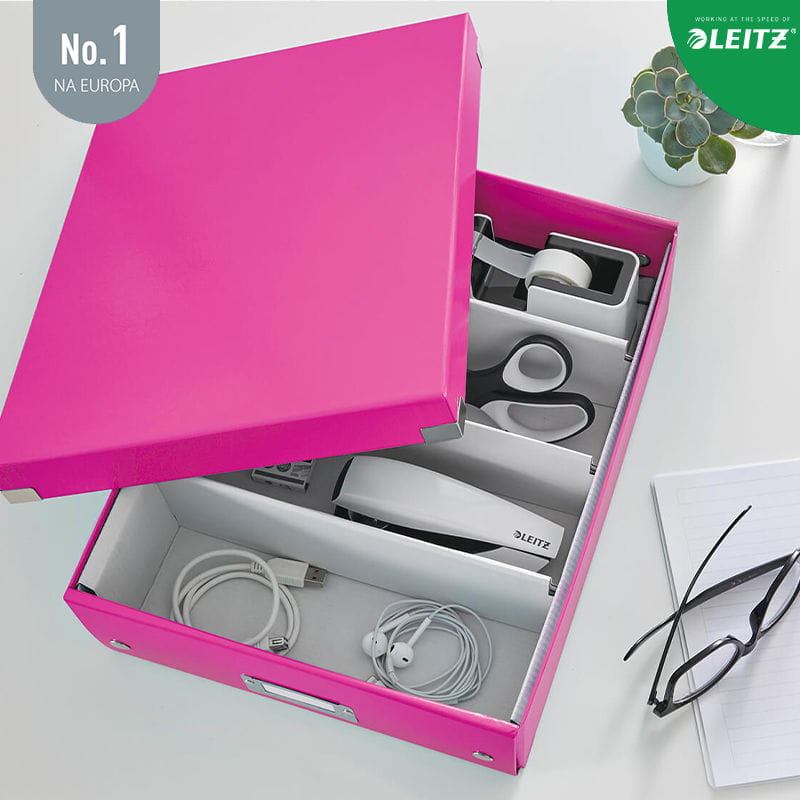 Caixa organizadora de escritório rosa Leitz aberta com vários itens dentro como fone, grampeador e mais