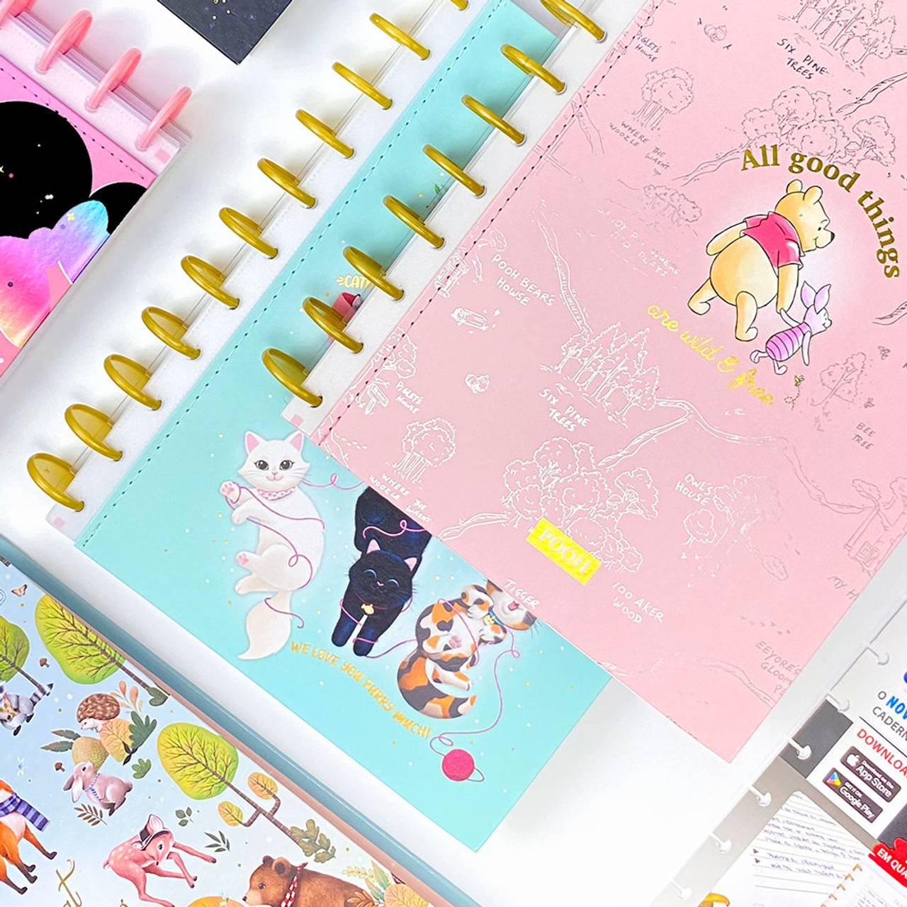 Caderno Tilidisco Connect com capas variadas dos personagens da Disney, como Pooh e Minnie