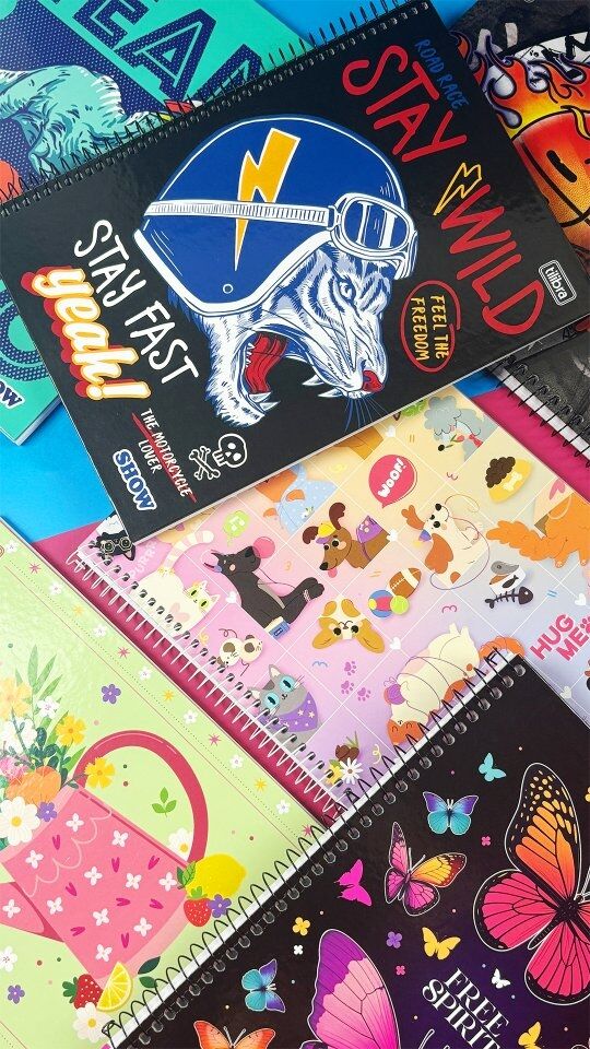 cadernos coloridos com estampas variadas