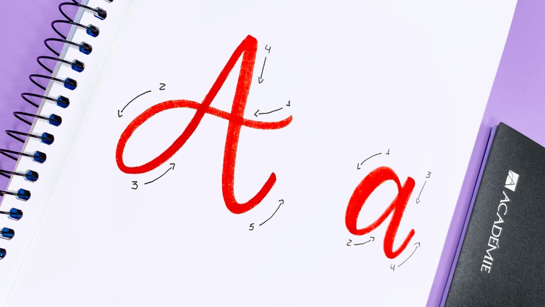 Exercício de caligrafia com letras A e a em destaque