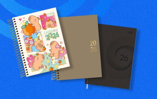 Cadernos variados para 2026 sobre fundo azul.