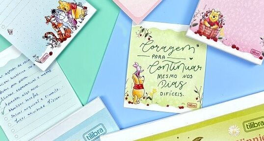Papéis de carta com ilustrações do Ursinho Pooh.